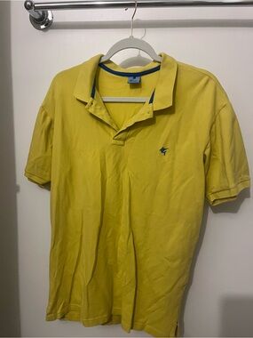 Men's Yellow Short-Sleeve Polo with Subtle Chest Emblem